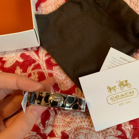 Coach Hinge Bangle - A Classic Bracelet! Never Worn. Enamel black and silver. - Picture 2 of 10